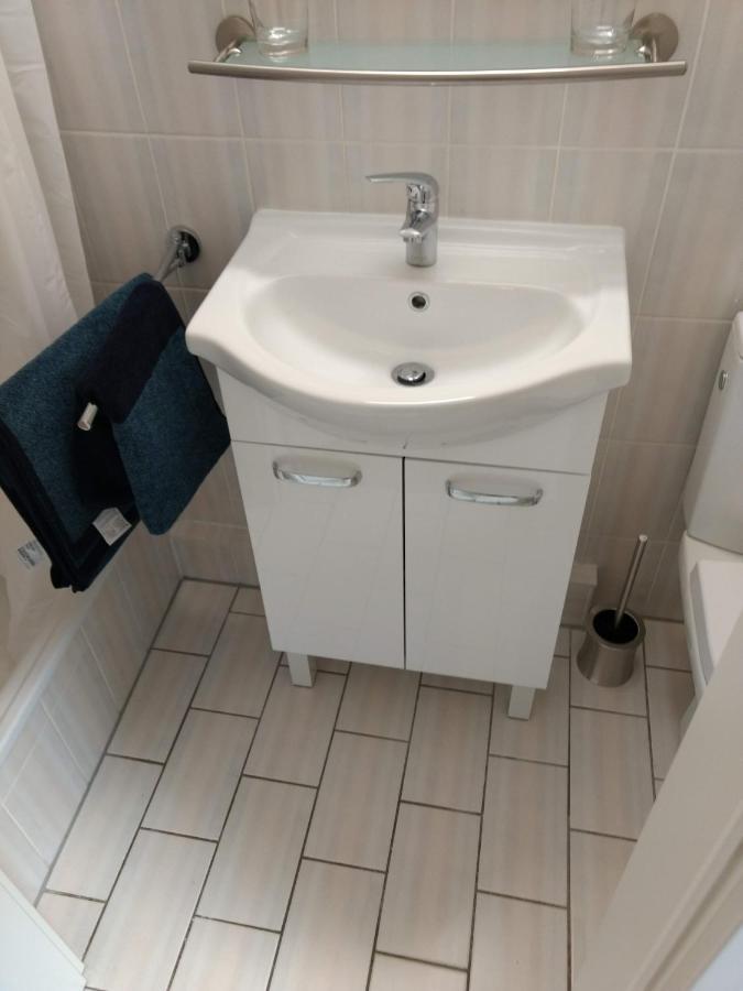 Ruhige, Gemuetliche 1-Zimmer Gartenwohnung Fuer 2 Erwachsene Lubeck Bagian luar foto