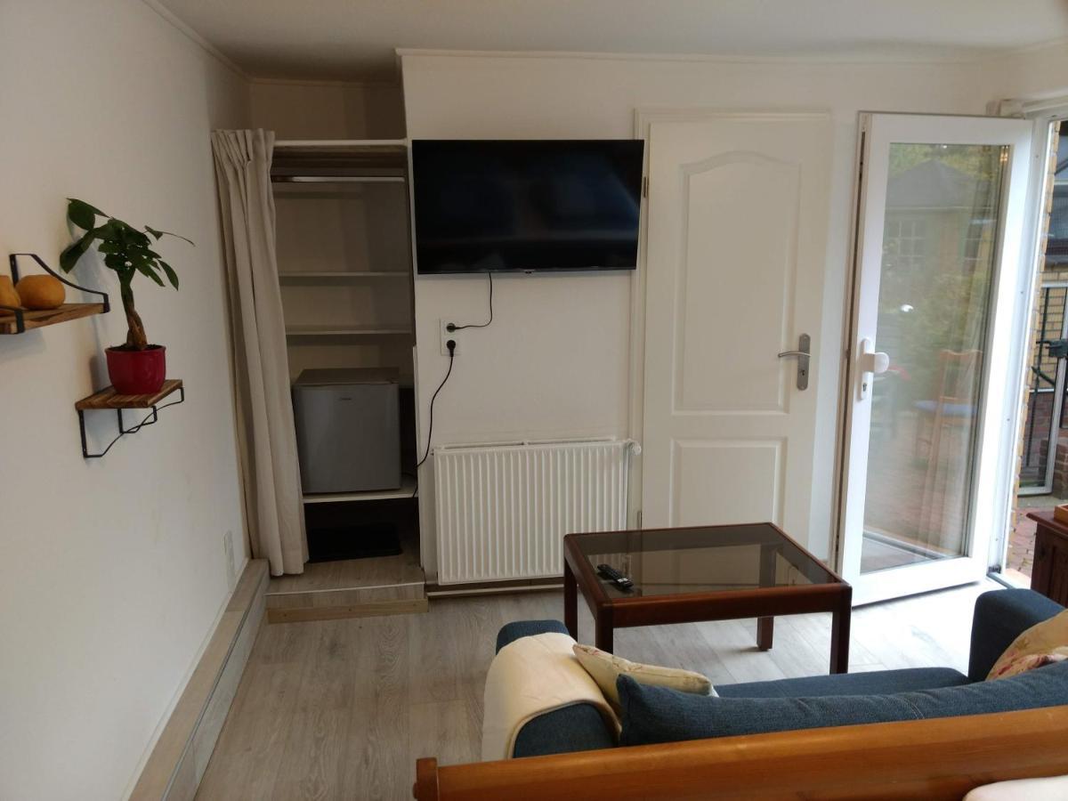 Ruhige, Gemuetliche 1-Zimmer Gartenwohnung Fuer 2 Erwachsene Lubeck Bagian luar foto